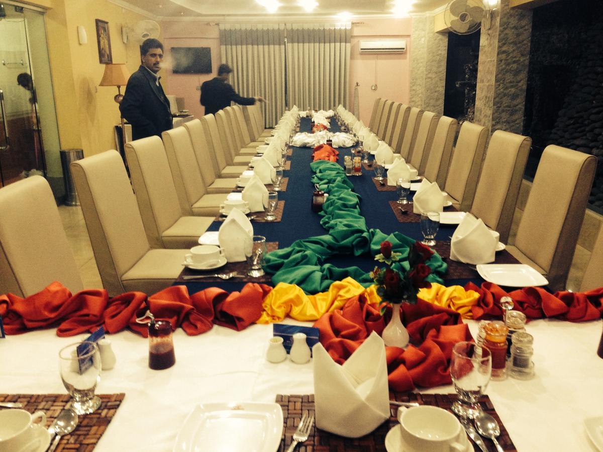 Mir Continental Hotel Muzaffarabad Esterno foto