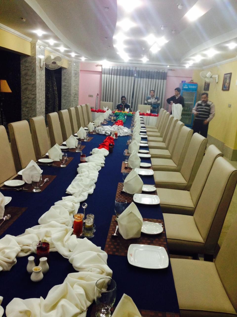 Mir Continental Hotel Muzaffarabad Esterno foto
