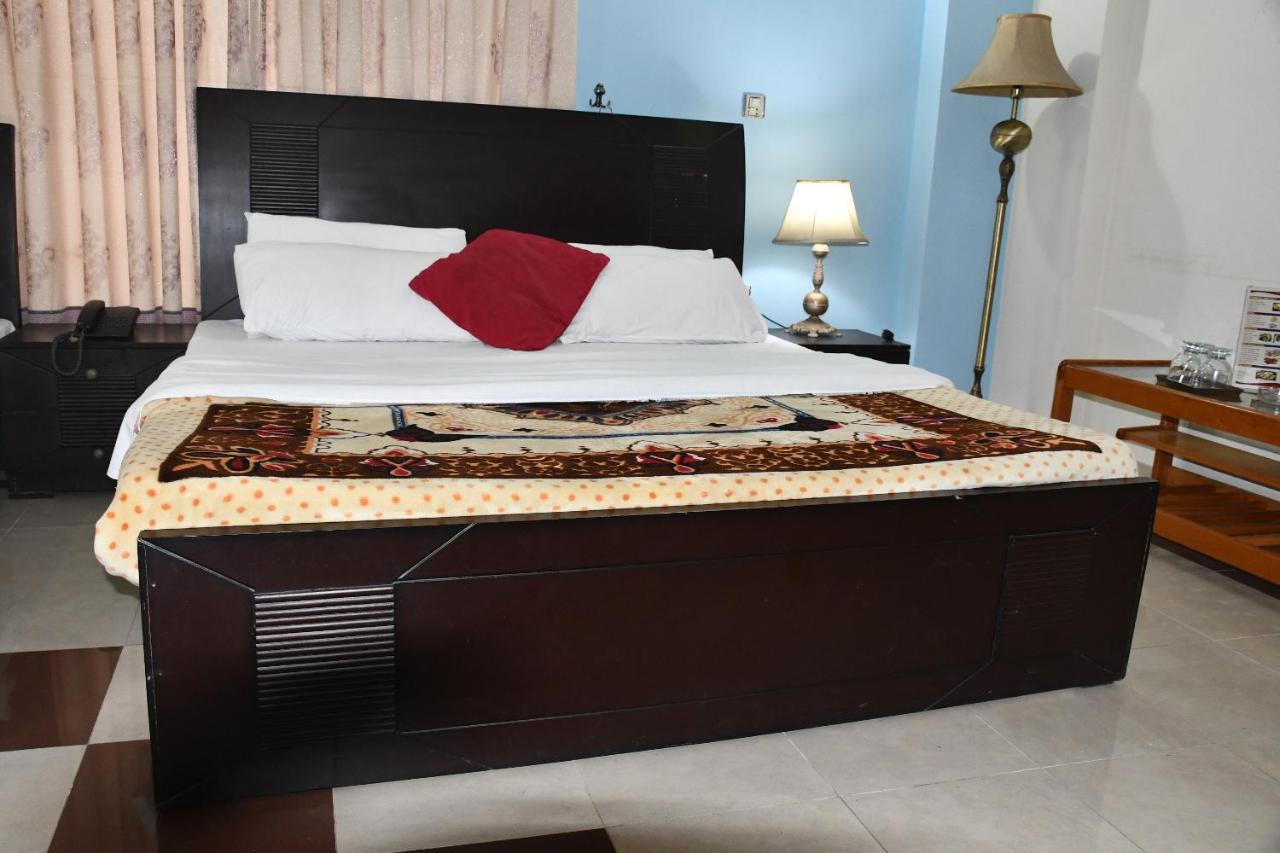 Mir Continental Hotel Muzaffarabad Esterno foto