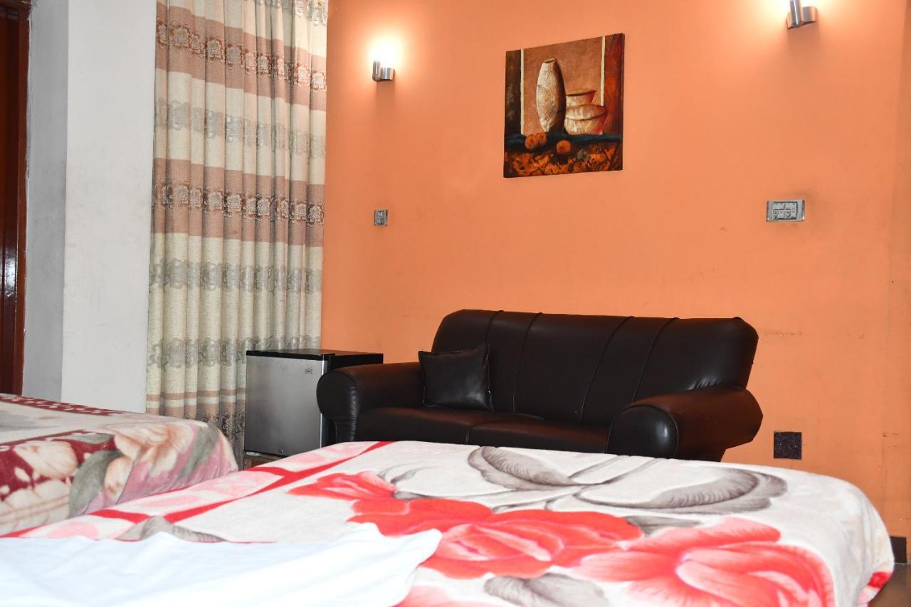 Mir Continental Hotel Muzaffarabad Esterno foto